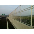 Portable And Safe Plastic Coated Road Side Wire Mesh Fences With Rain Proof Cap